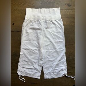 Apostrophe Fold-Over Linen Blend Capri Pants In White Size 8